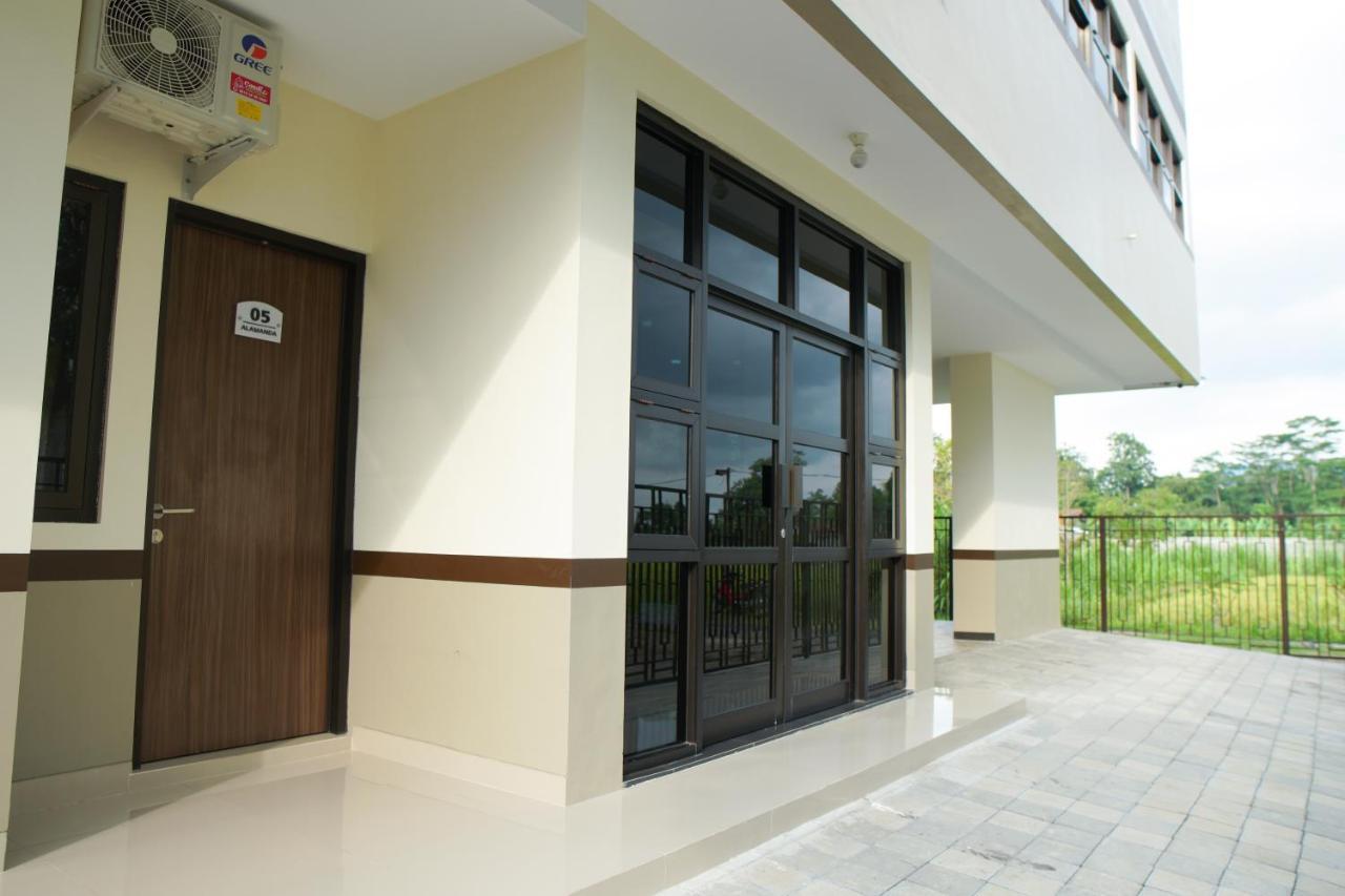 Kost Eksklusif Teduh Hostel Salakan Ngoại thất bức ảnh