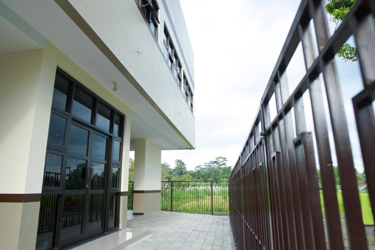 Kost Eksklusif Teduh Hostel Salakan Ngoại thất bức ảnh